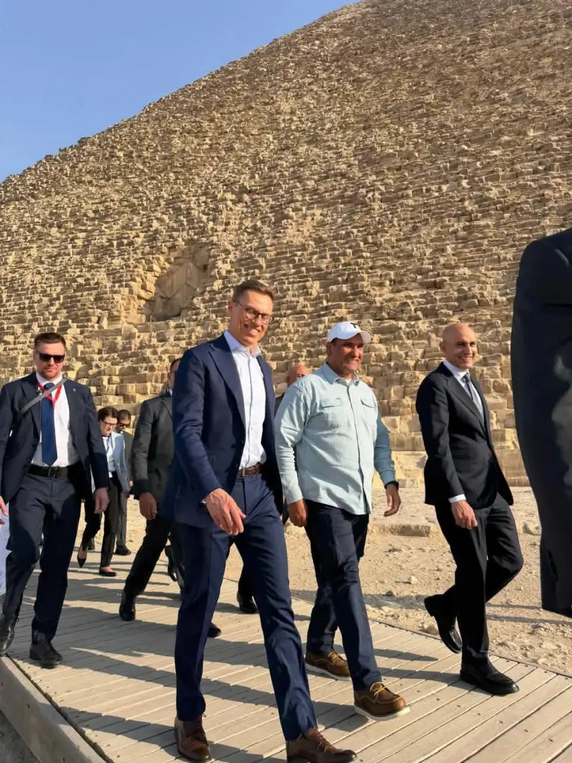 رئيس فنلندا يزور المتحف المصري الكبير وأهرامات الجيزة ويشيد بعظمة الحضارة المصرية - 1000558793
