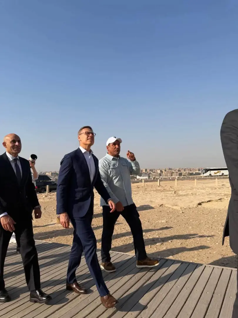 رئيس فنلندا يزور المتحف المصري الكبير وأهرامات الجيزة ويشيد بعظمة الحضارة المصرية - 1000558796