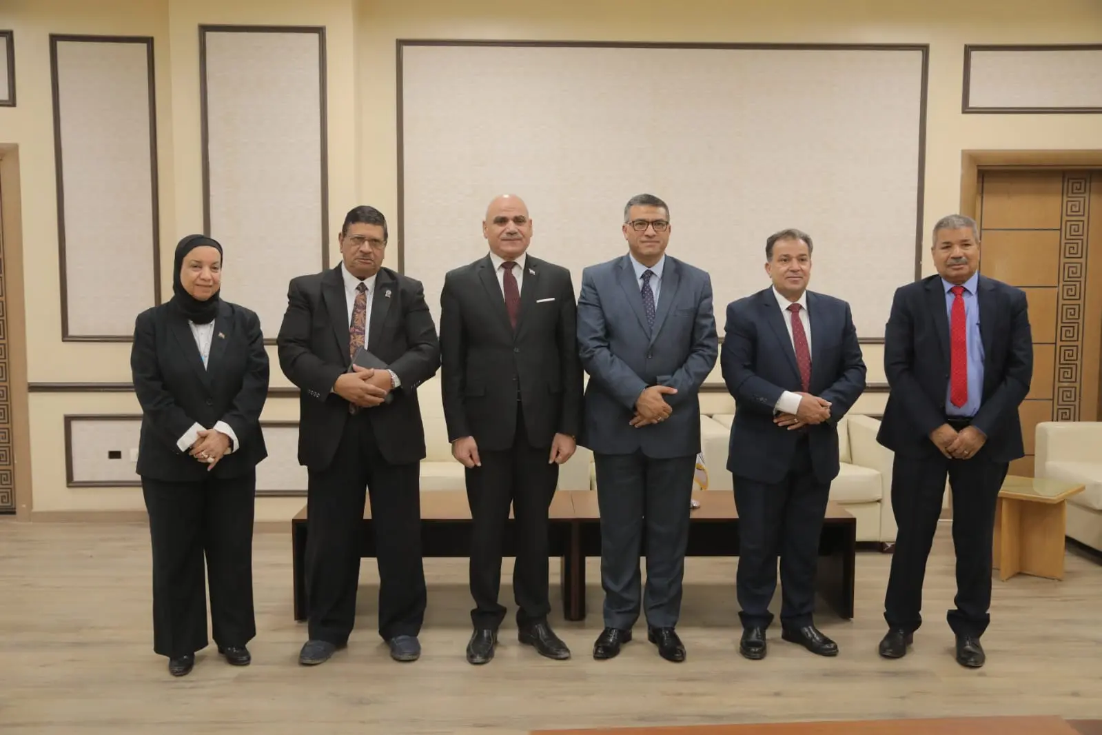 محافظ قنا يشارك في اجتماع مجلس أمناء جامعة جنوب الوادي الأهلية - 1000559380
