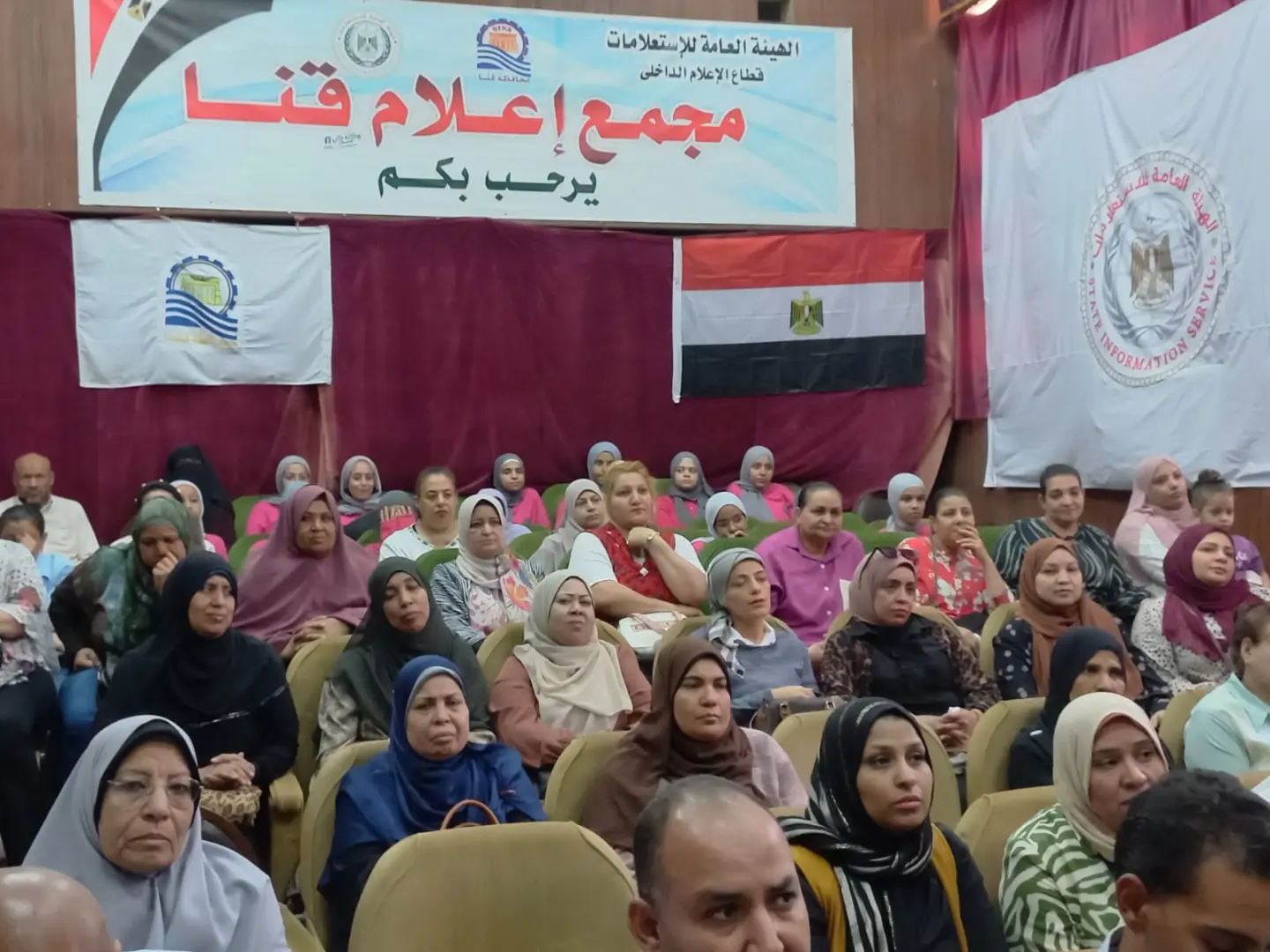 مجمع إعلام قنا يناقش آليات التعامل مع الحيوانات الضالة - 1000560162