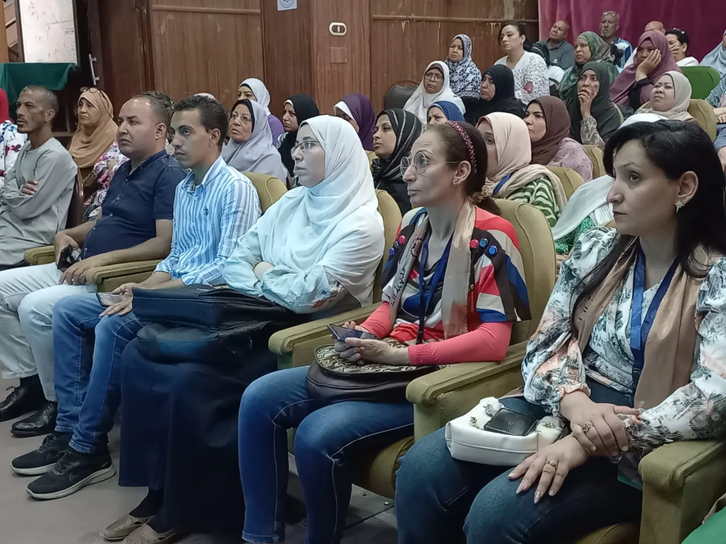 مجمع إعلام قنا يناقش آليات التعامل مع الحيوانات الضالة - 1000560165
