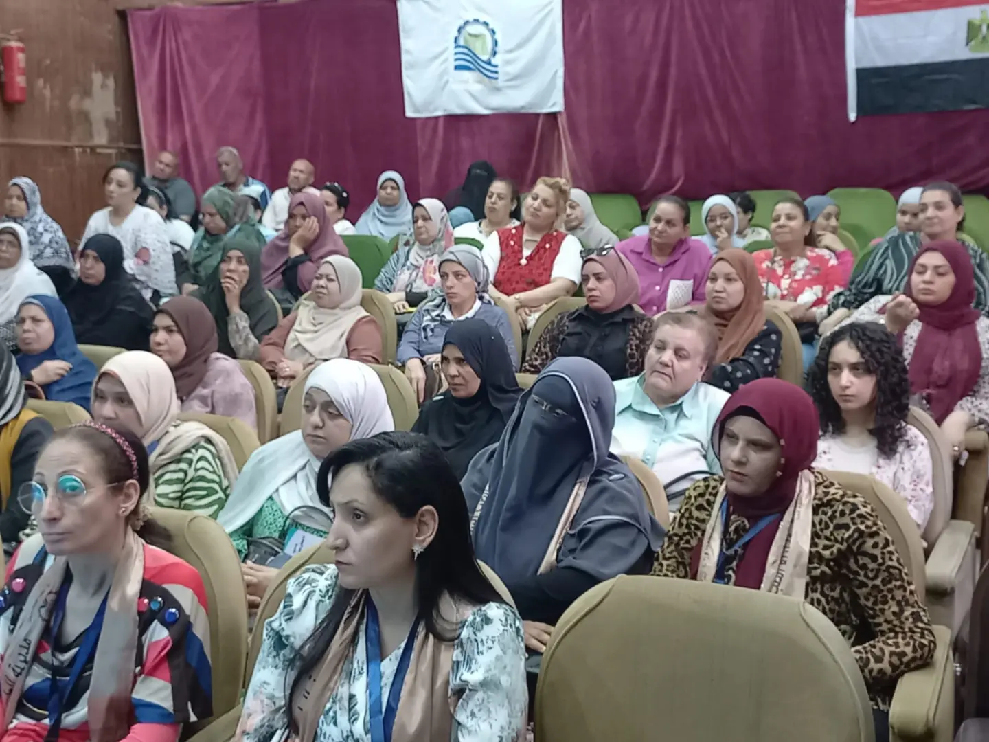 مجمع إعلام قنا يناقش آليات التعامل مع الحيوانات الضالة - 1000560168