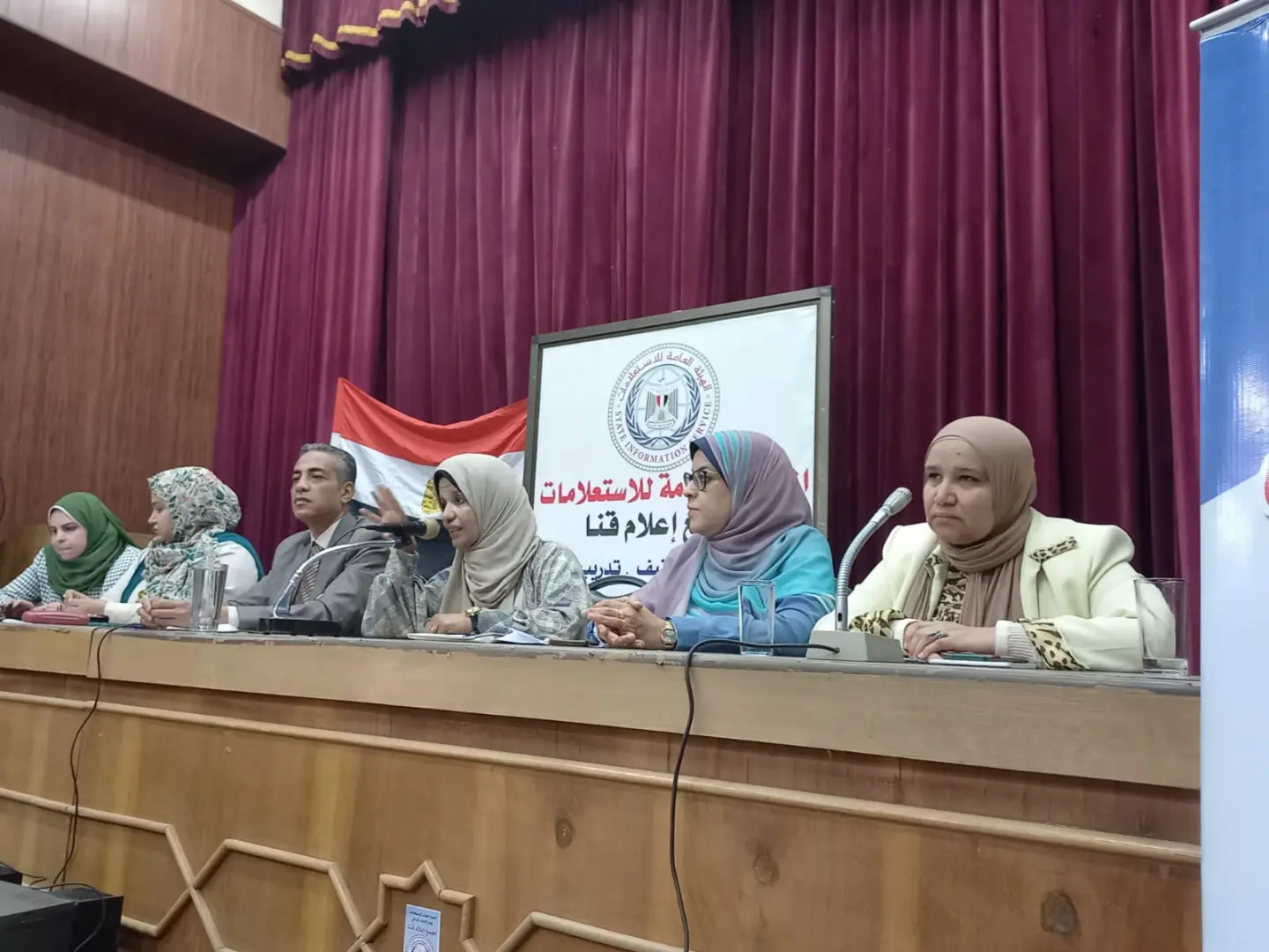 مجمع إعلام قنا يناقش آليات التعامل مع الحيوانات الضالة - 1000560174