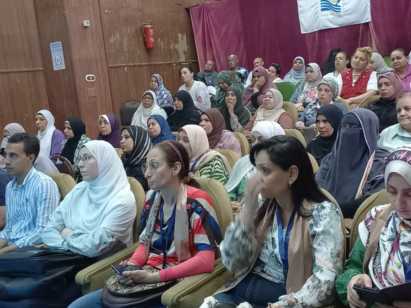 مجمع إعلام قنا يناقش آليات التعامل مع الحيوانات الضالة - 1000560189