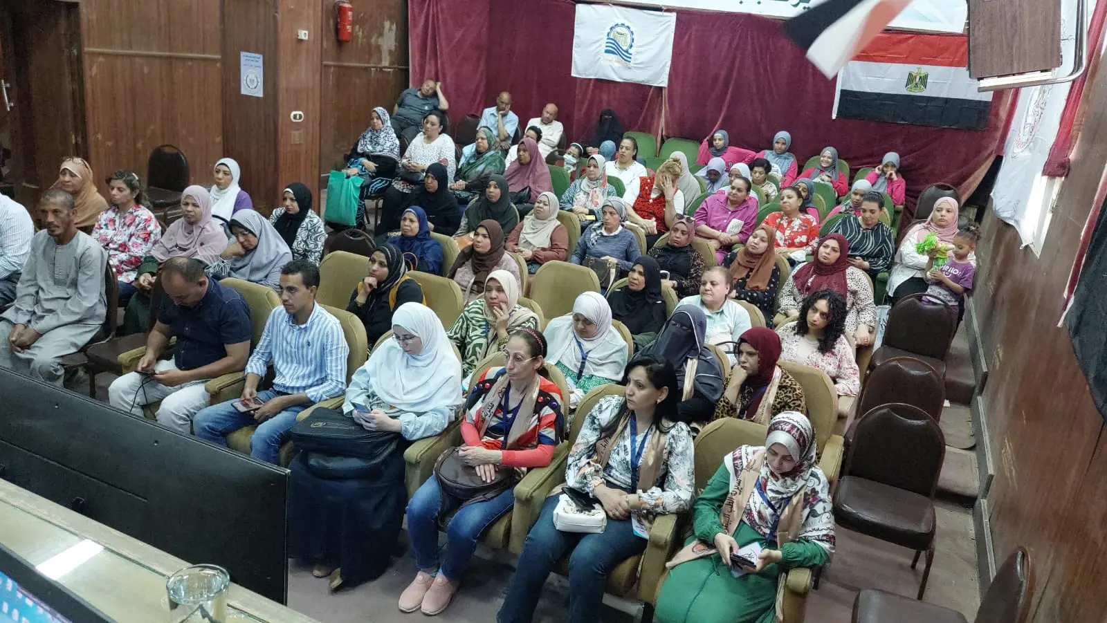 مجمع إعلام قنا يناقش آليات التعامل مع الحيوانات الضالة - 1000560192