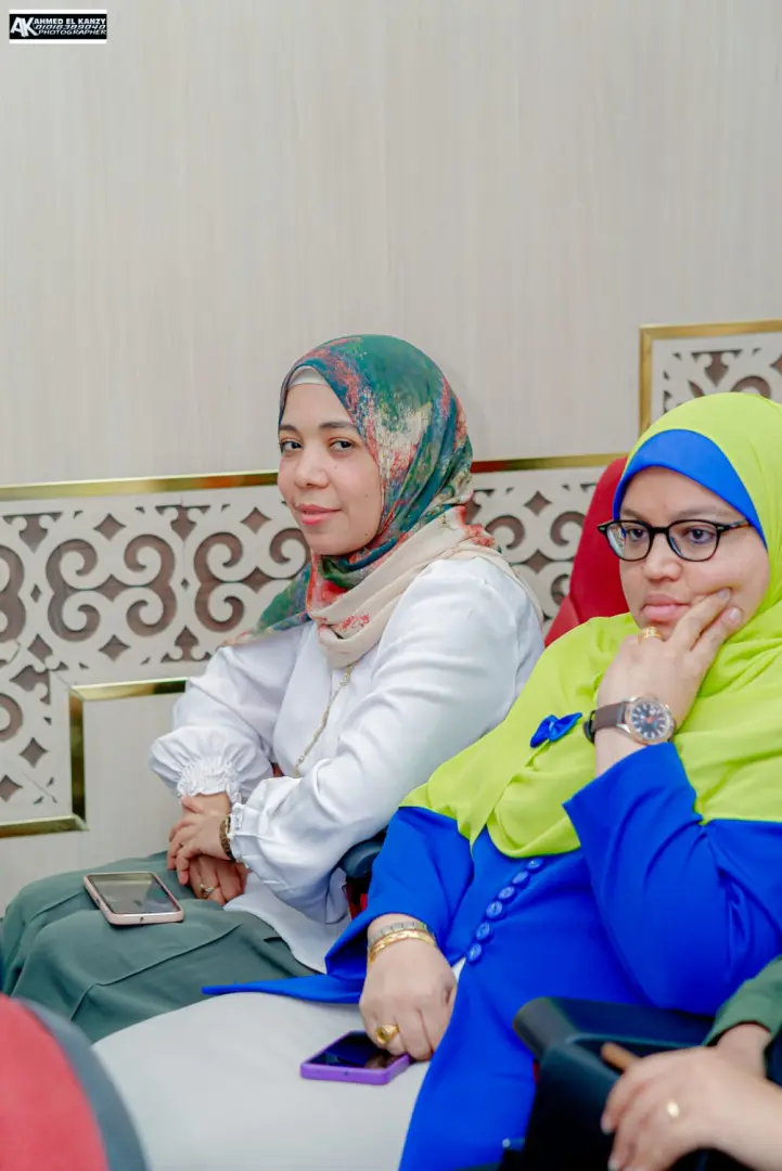 جامعة قنا تناقش رسالة حول توظيف رسوم الأطفال لتنمية مهارات الكولاج - 1000560517