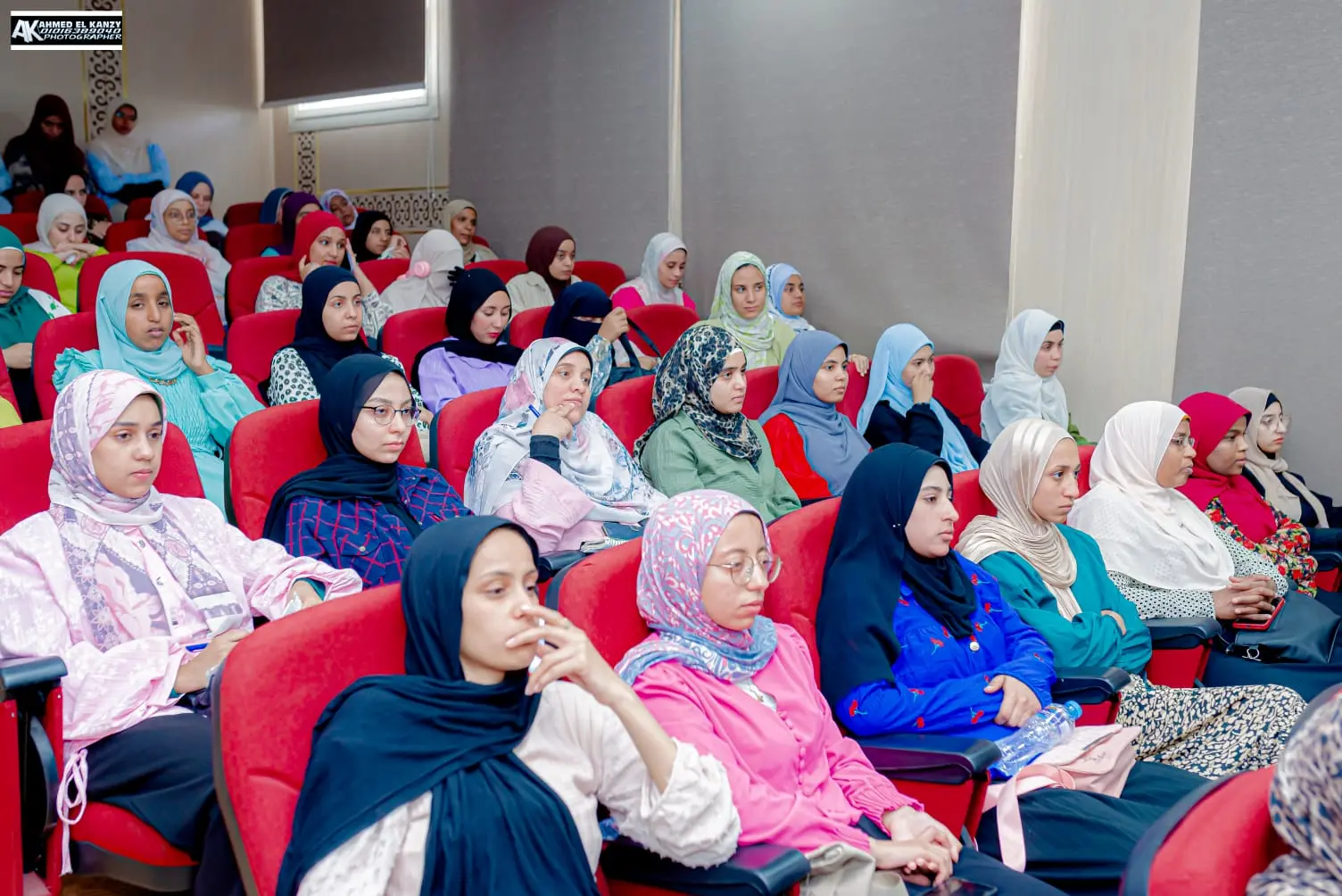 جامعة قنا تناقش رسالة حول توظيف رسوم الأطفال لتنمية مهارات الكولاج - 1000560522
