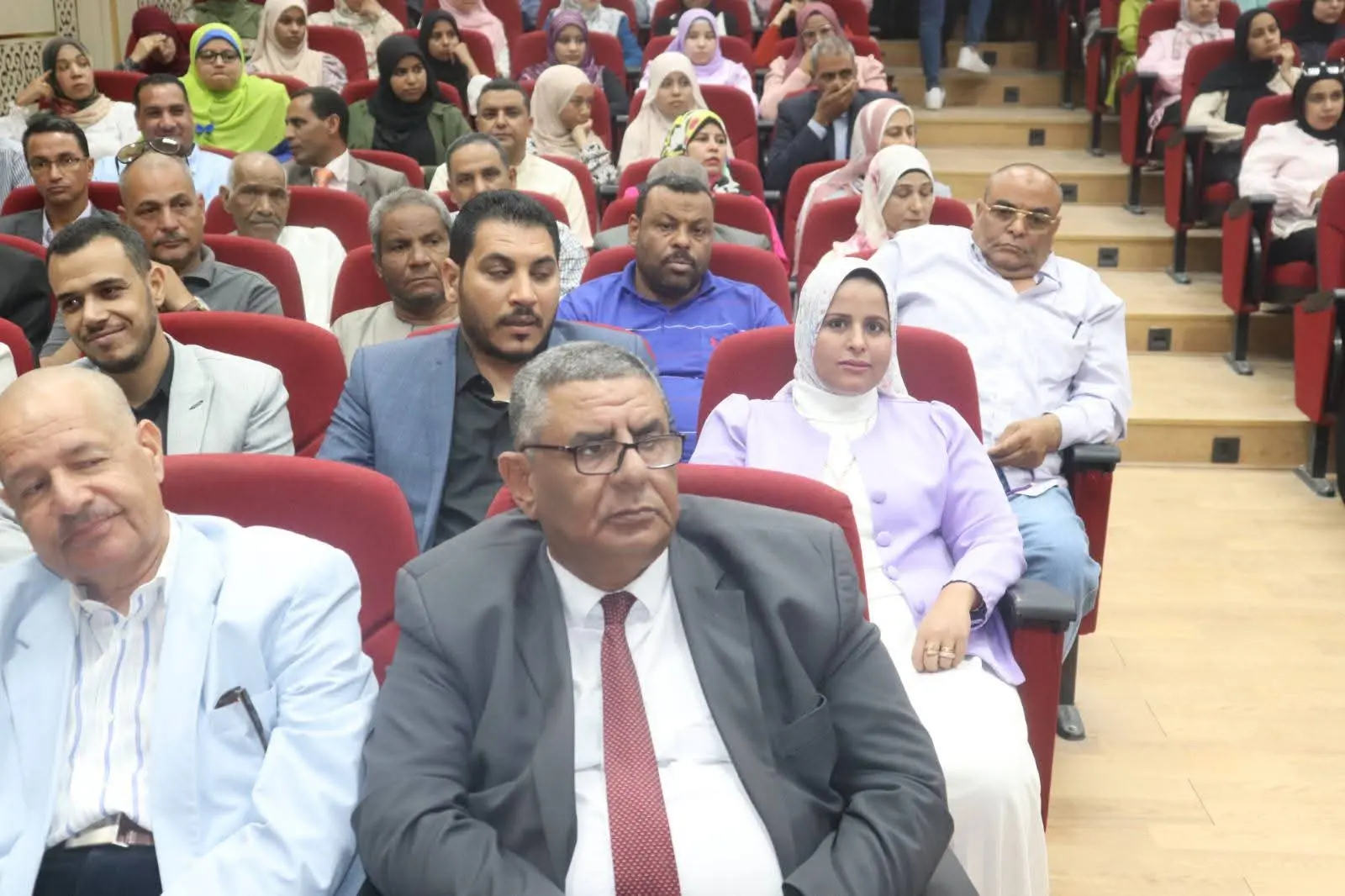 جامعة قنا تناقش رسالة حول توظيف رسوم الأطفال لتنمية مهارات الكولاج - 1000560541
