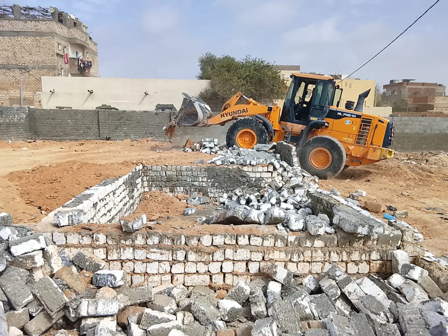 الإسكندرية تواصل المرحلة الثانية من الموجة (28) لإزالة التعديات واسترداد أراضي الدولة - 1000560963
