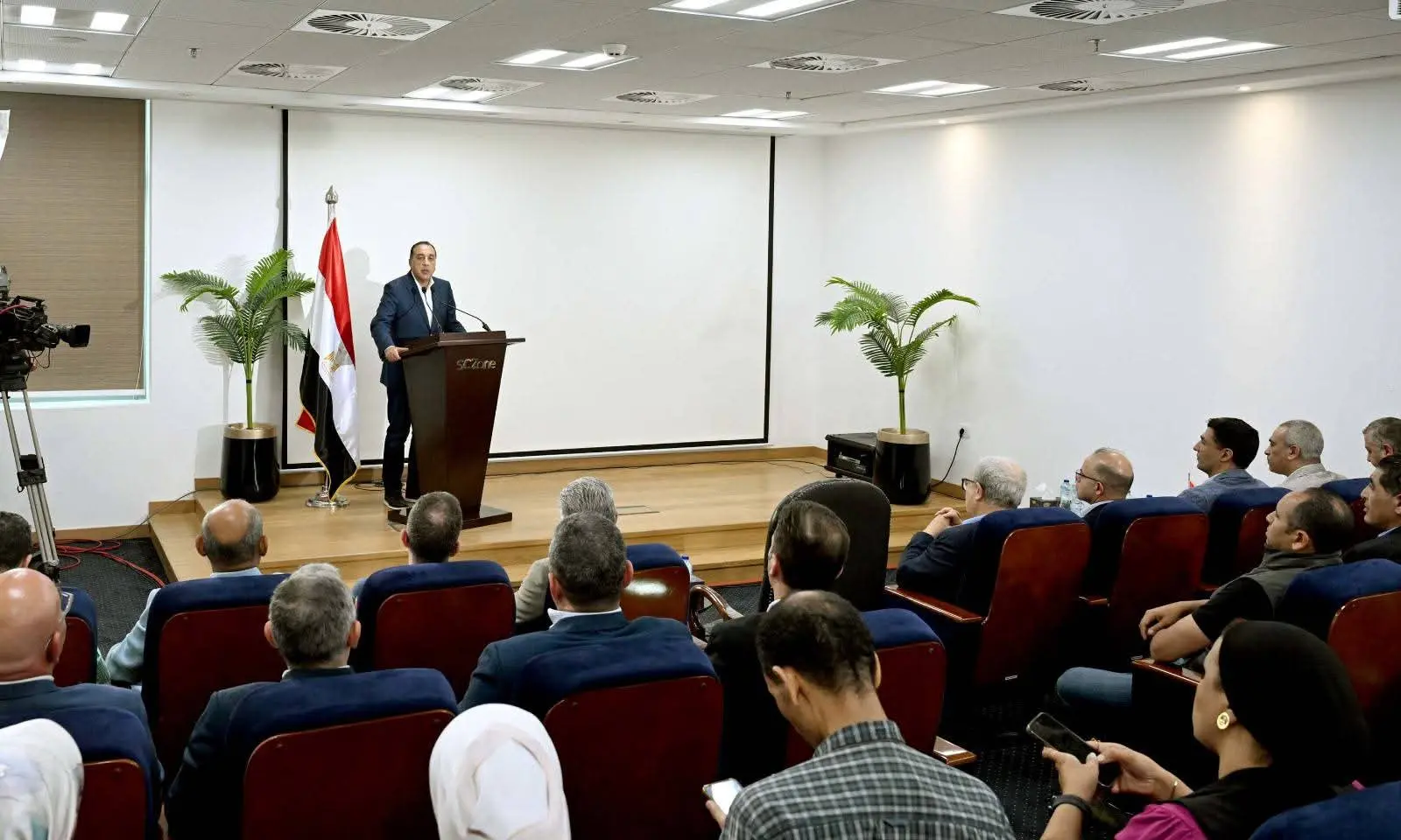 رئيس الوزراء: 204 مصانع تعمل بالمنطقة الاقتصادية لقناة الاقتصادية و173 تحت الإنشاء - 1000560978 1