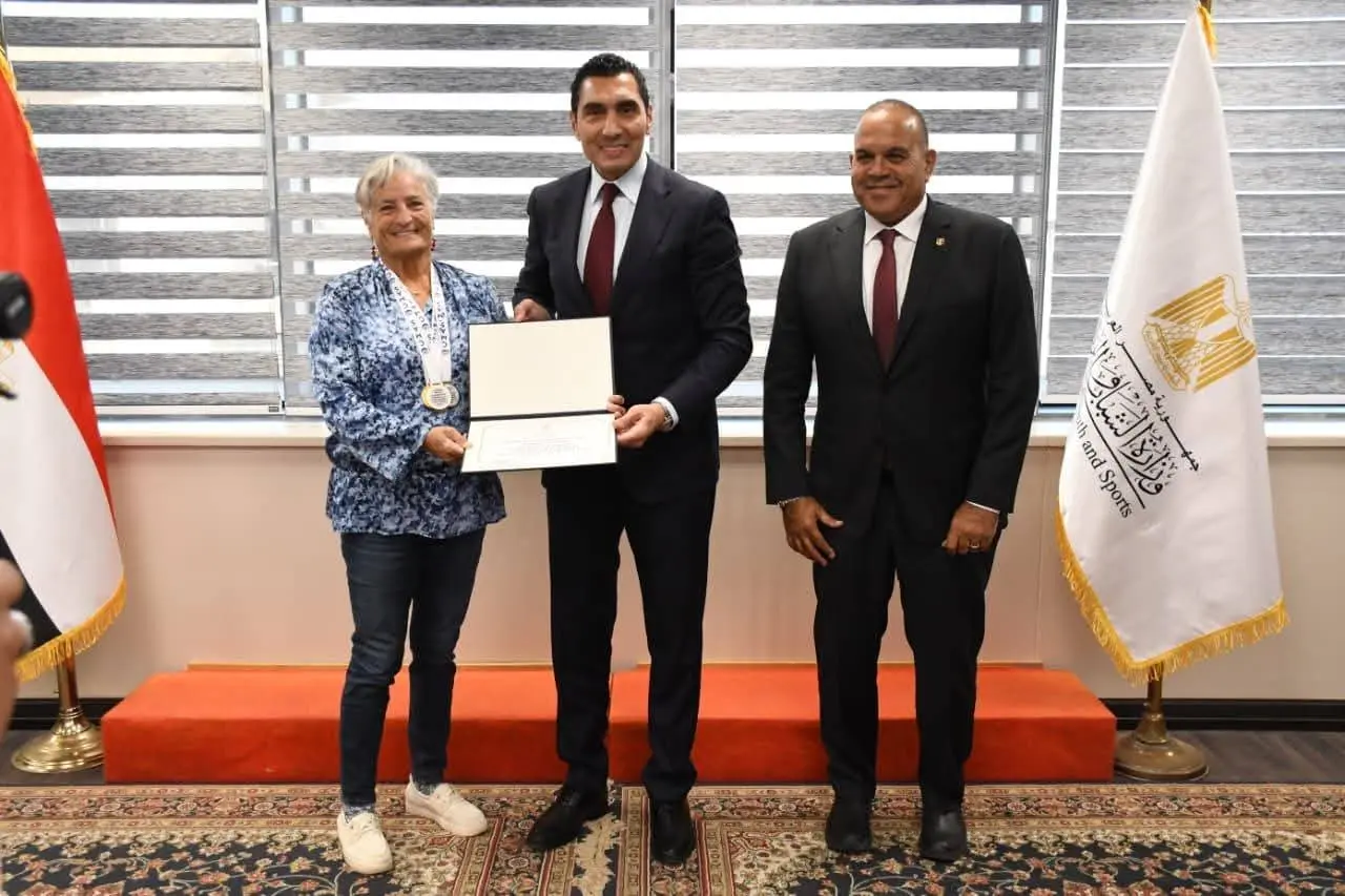 وزير الرياضة يكرم بطلات سباحة الزعانف بعد إنجاز عالمي في شرم الشيخ - 1000563215