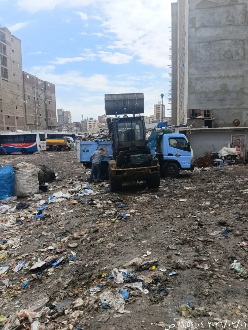 محافظ الإسكندرية يوجه بسرعة رفع المخلفات من محيط الترام - 1000563602