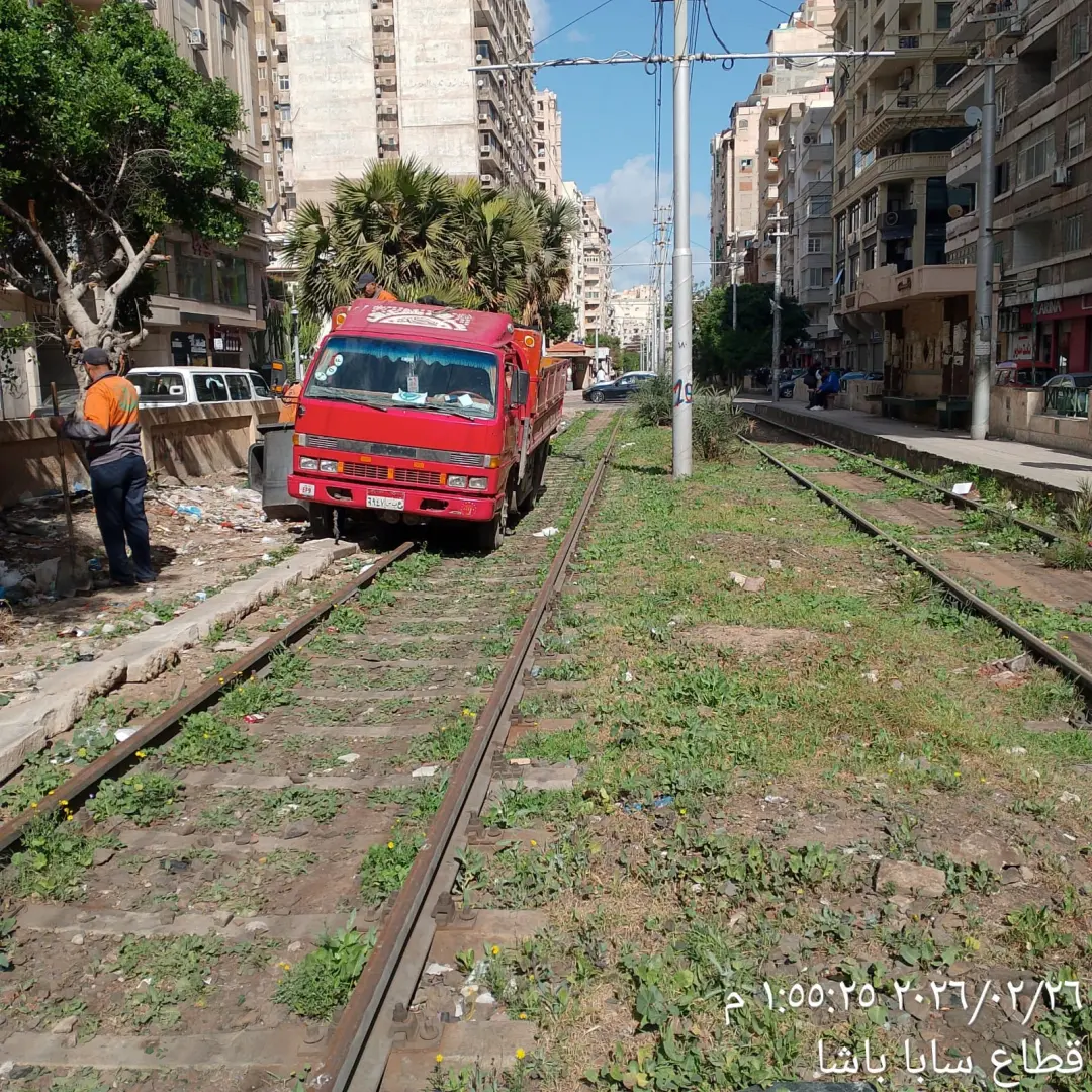 محافظ الإسكندرية يوجه بسرعة رفع المخلفات من محيط الترام - 1000563611