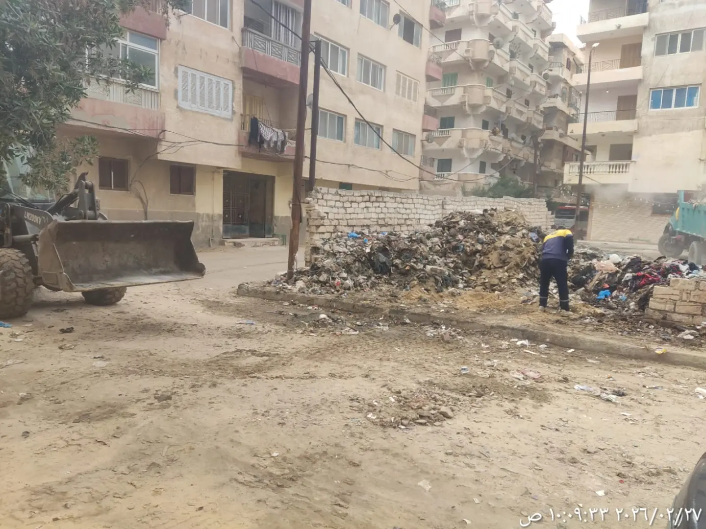 محافظ الإسكندرية يوجه بسرعة رفع المخلفات من محيط الترام - 1000563620