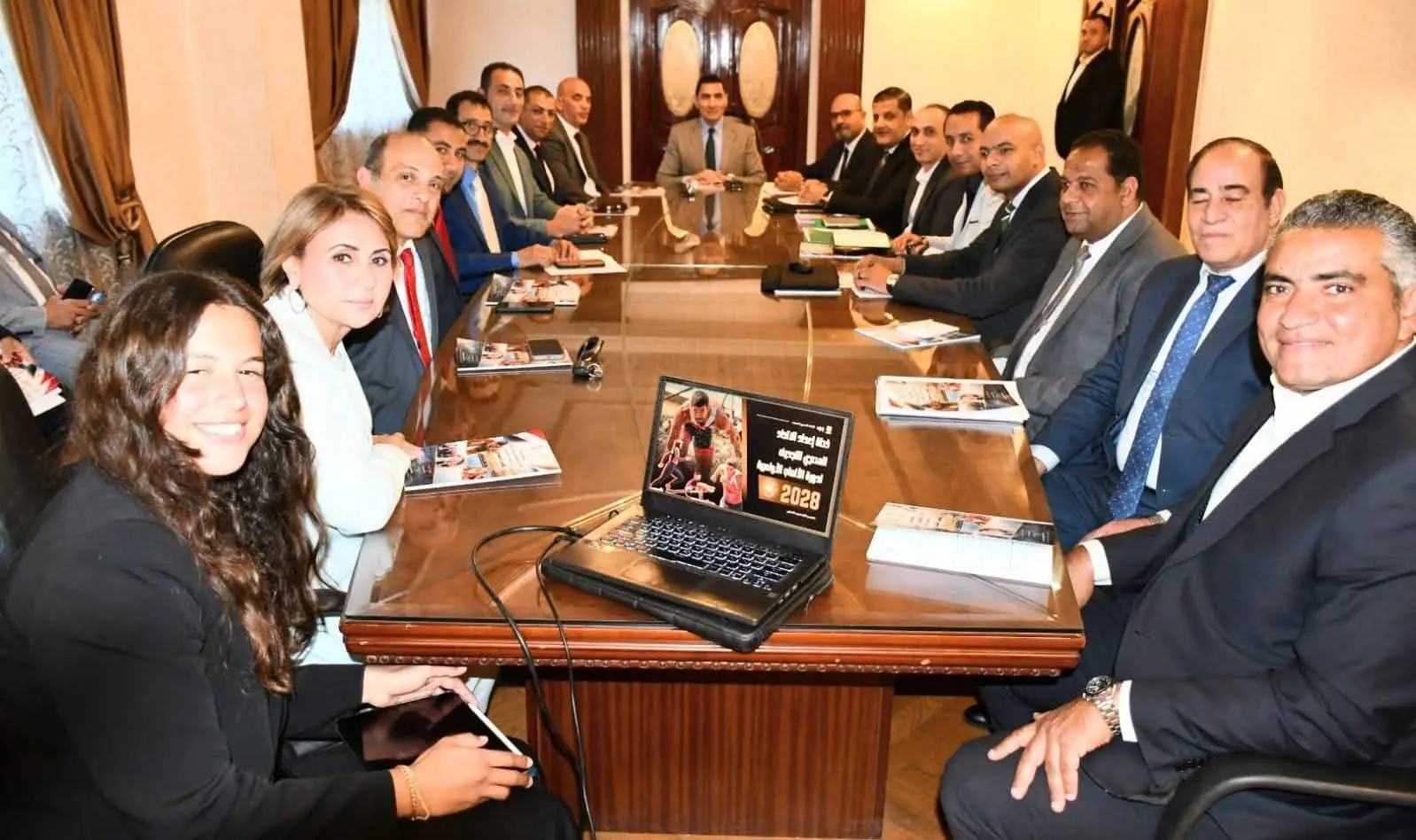 وزير الشباب والرياضة يجتمع باتحاد التجديف لمتابعة خطة العمل المستقبلية - 1000565118