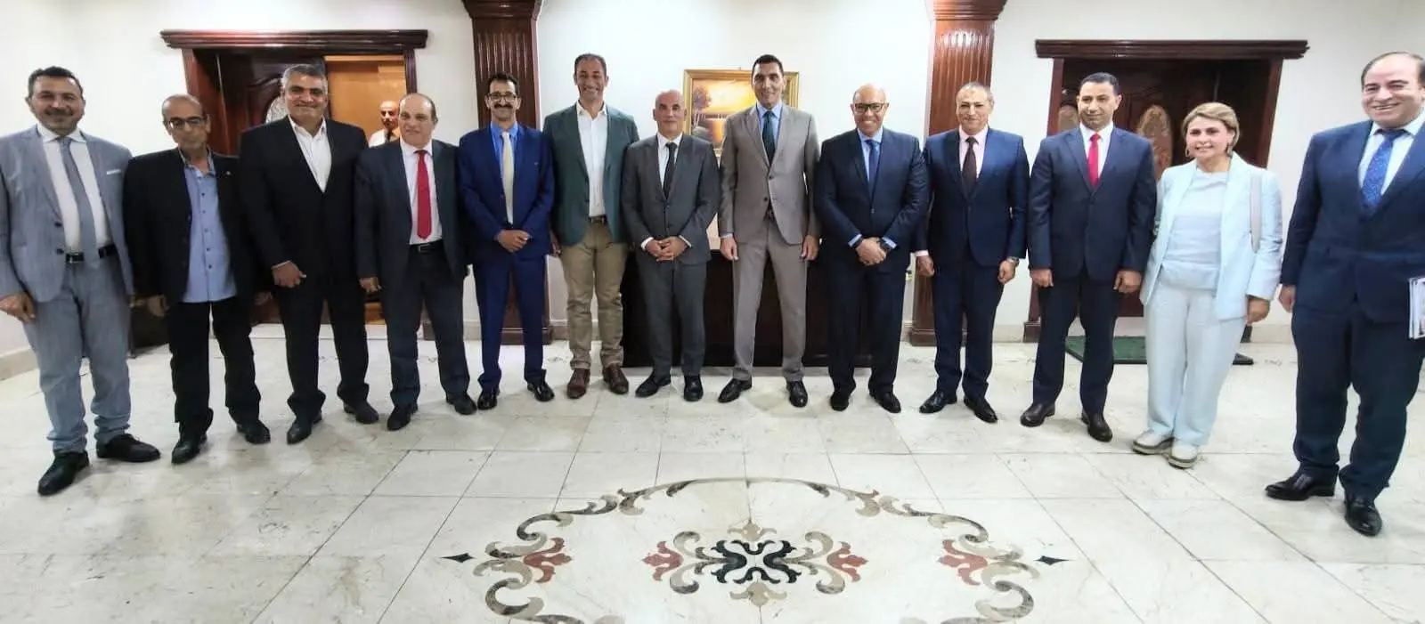 وزير الشباب والرياضة يجتمع باتحاد التجديف لمتابعة خطة العمل المستقبلية - 1000565119