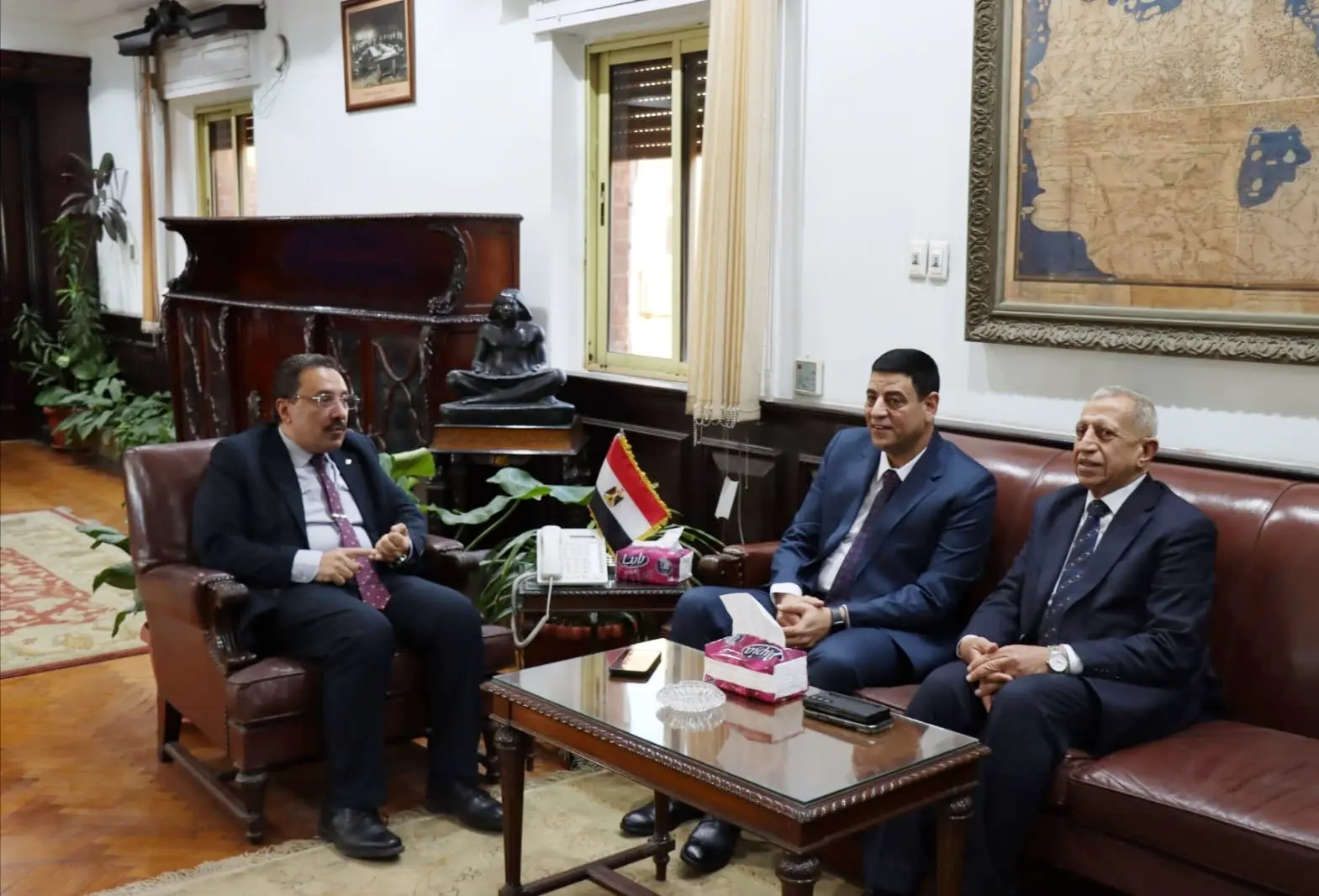 قائد المنطقة الشمالية العسكرية ورئيس الأكاديمية العربية يزوران جامعة الإسكندرية لبحث تعزيز التعاون - 1000565272