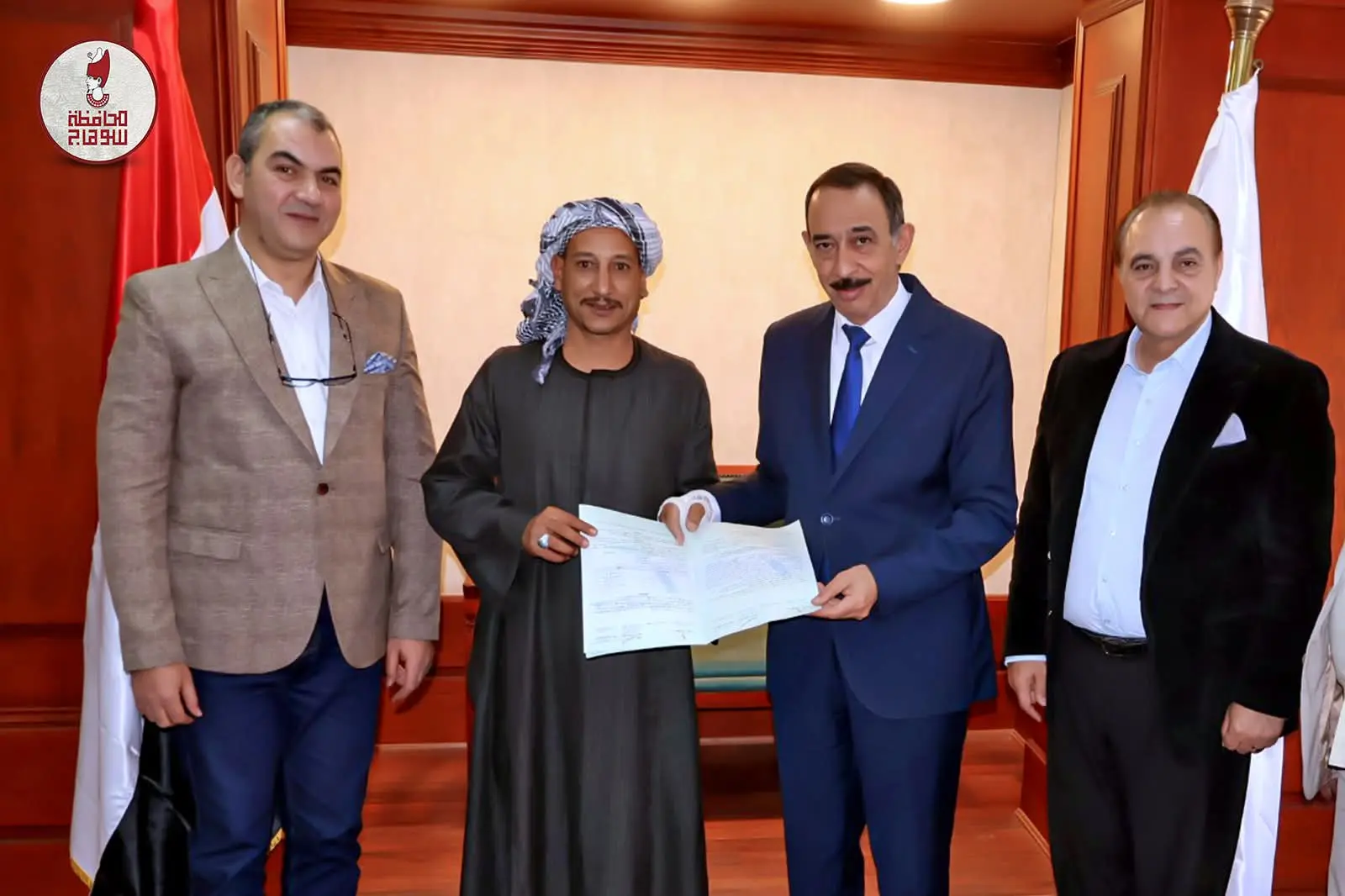 محافظ سوهاج يسلم أول عقدين لتقنين أراضي أملاك الدولة عبر المنصة الوطنية
