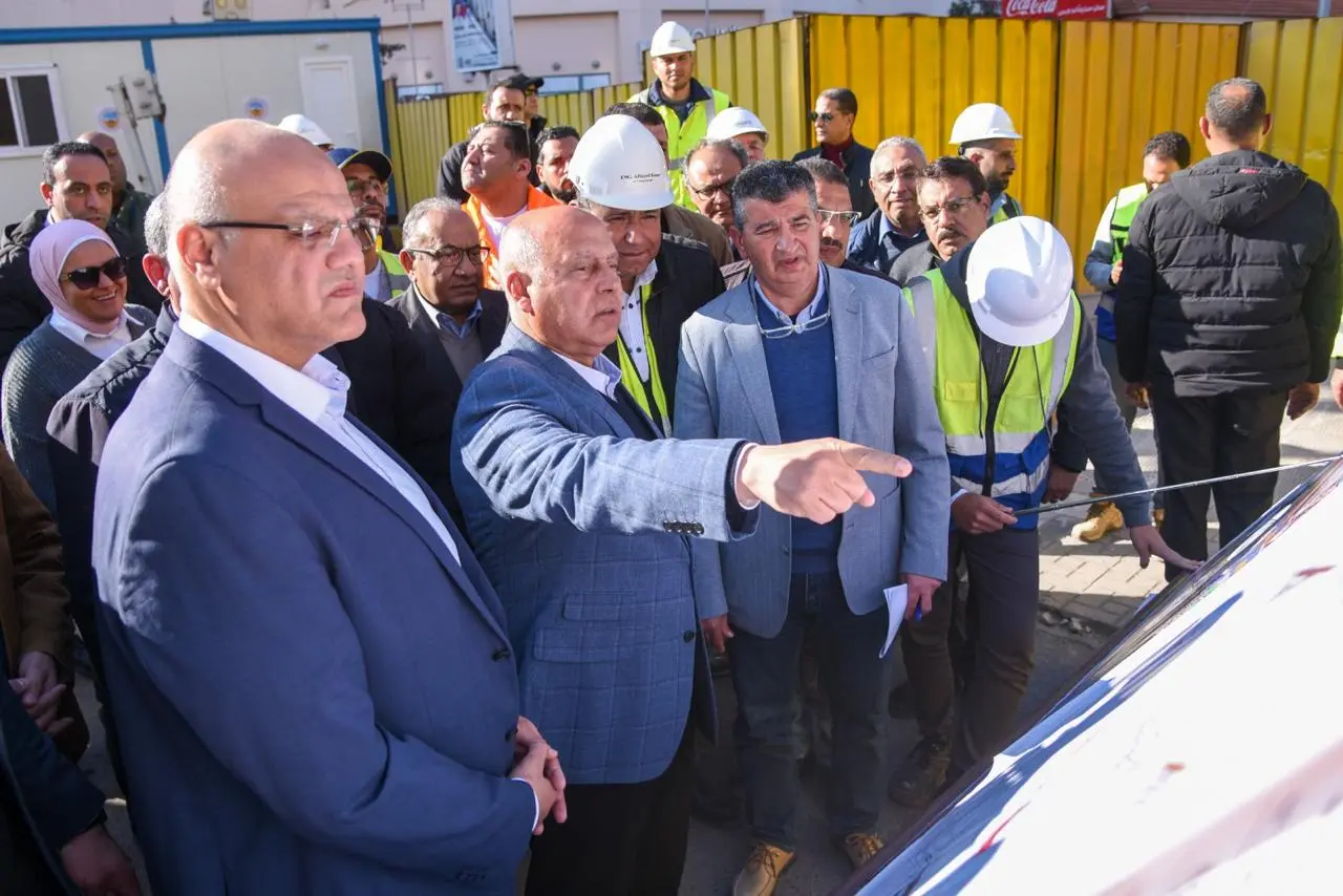 وزير النقل ومحافظ الإسكندرية يتابعان الانطلاقة التنفيذية لمشروع تطوير "ترام الرمل" - 1000565817