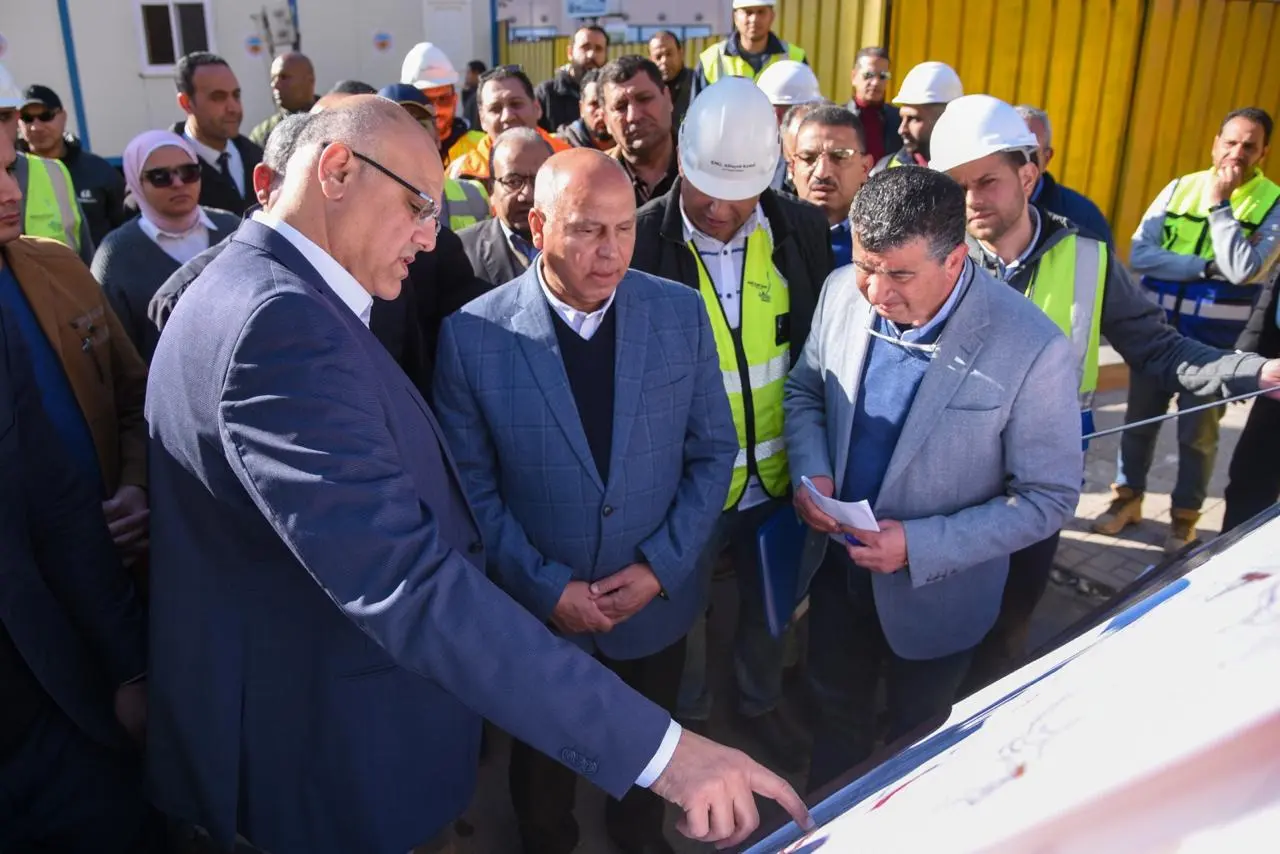 وزير النقل ومحافظ الإسكندرية يتابعان الانطلاقة التنفيذية لمشروع تطوير "ترام الرمل" - 1000565821