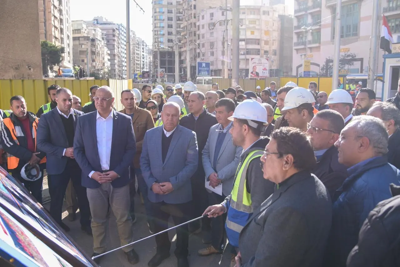 وزير النقل ومحافظ الإسكندرية يتابعان الانطلاقة التنفيذية لمشروع تطوير "ترام الرمل" - 1000565825