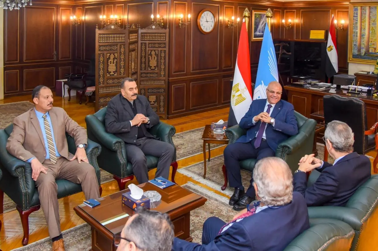 محافظ الإسكندرية يستقبل أعضاء مجلس إدارة جمعية رجال الأعمال - 1000566014
