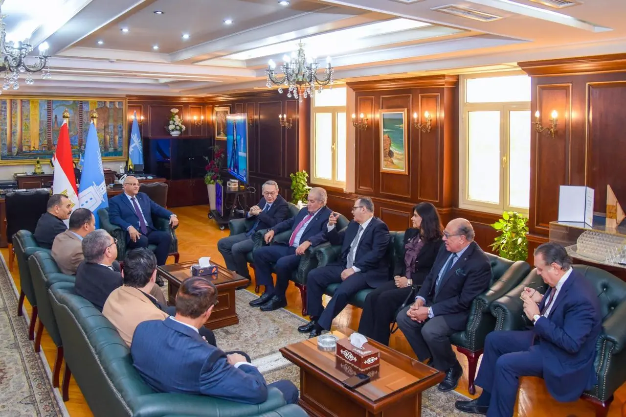 محافظ الإسكندرية يستقبل أعضاء مجلس إدارة جمعية رجال الأعمال - 1000566020