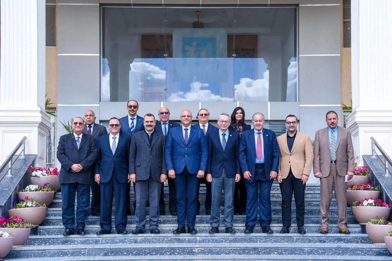 محافظ الإسكندرية يستقبل أعضاء مجلس إدارة جمعية رجال الأعمال - 1000566021