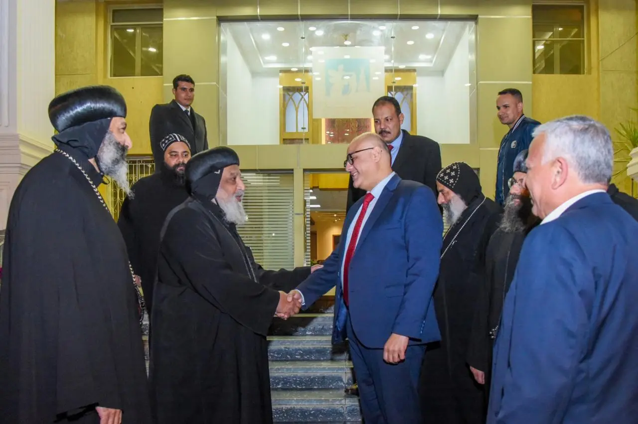 محافظ الإسكندرية يستقبل وفداً من الكنيسة القبطية للتهنئة بمهام منصبه وتأكيد أواصر التعاون - 1000566756