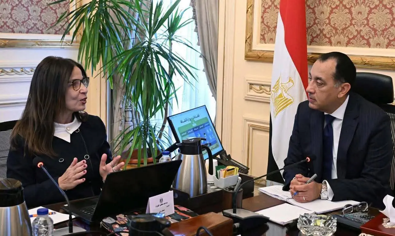 رئيس الوزراء يستعرض مع وزيرة الثقافة الأهداف الاستراتيجية للوزارة - 1000566963
