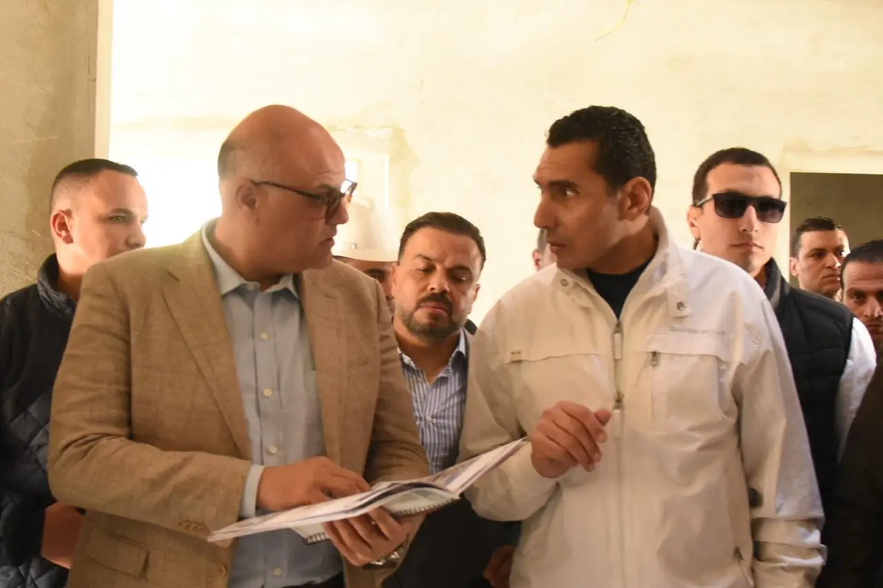 وزير الشباب والرياضة ومحافظ الإسكندرية يتفقدان منتدى الشباب بأبو قير - 1000567309