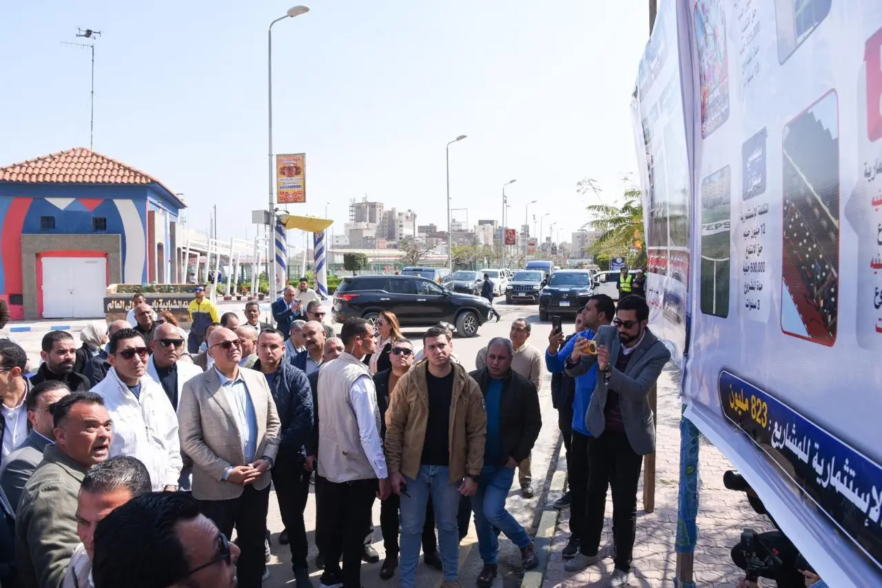 وزير الشباب والرياضة ومحافظ الإسكندرية يفتتحان ملعب مشروع بيبسي ستارز بالمدينة الشبابية بأبو قي - 1000567357