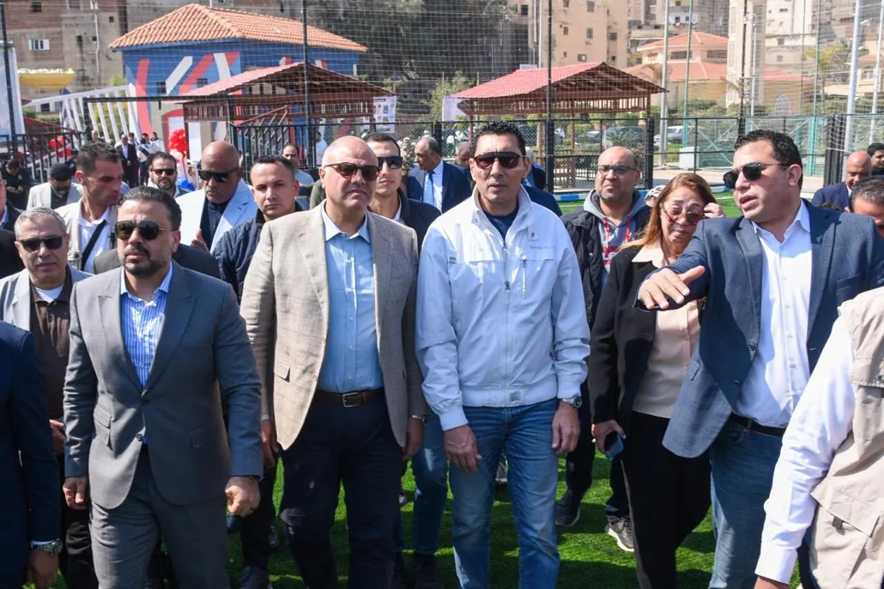وزير الشباب والرياضة ومحافظ الإسكندرية يفتتحان ملعب مشروع بيبسي ستارز بالمدينة الشبابية بأبو قي - 1000567365