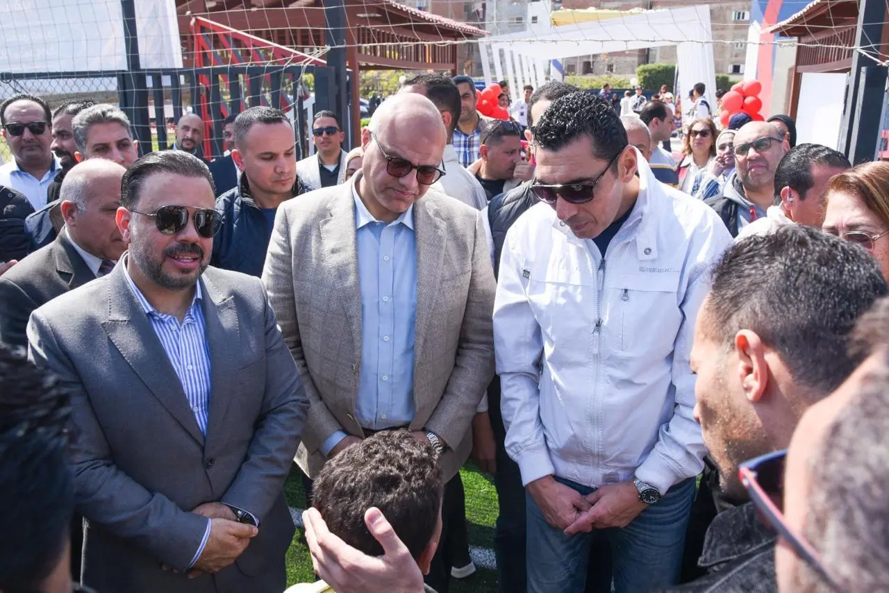 وزير الشباب والرياضة ومحافظ الإسكندرية يفتتحان ملعب مشروع بيبسي ستارز بالمدينة الشبابية بأبو قي - 1000567366