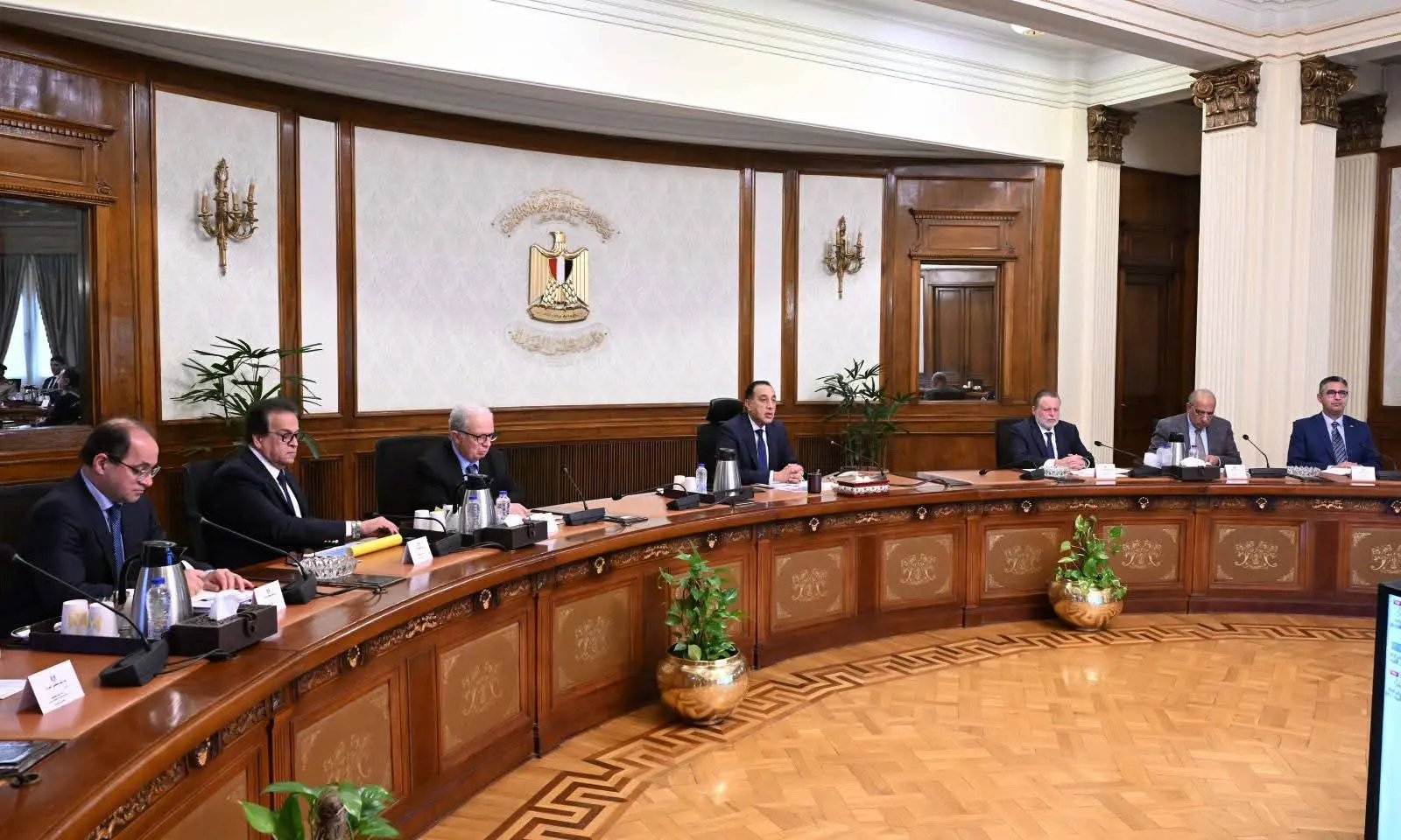 الحكومة تعلن إلغاء مواعيد غلق المحال 11 مساءً والعودة للنظام الطبيعي