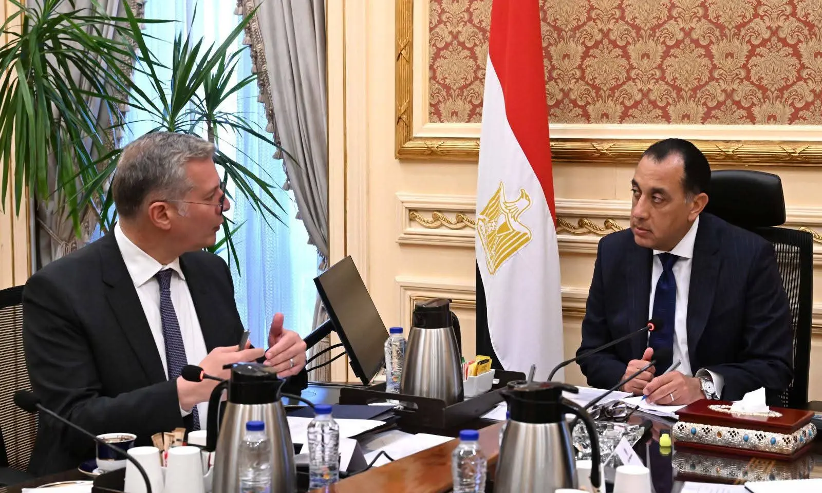 رئيس الوزراء يلتقي وزير البترول والثروة المعدنية لمتابعة عددٍ من ملفات العمل - 1000567585