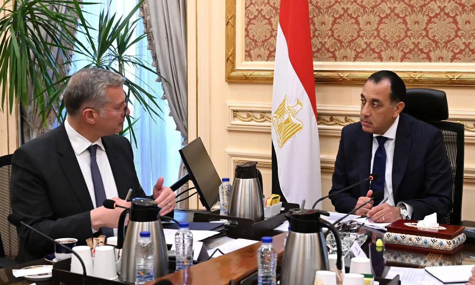رئيس الوزراء يلتقي وزير البترول والثروة المعدنية لمتابعة عددٍ من ملفات العمل - 1000567587