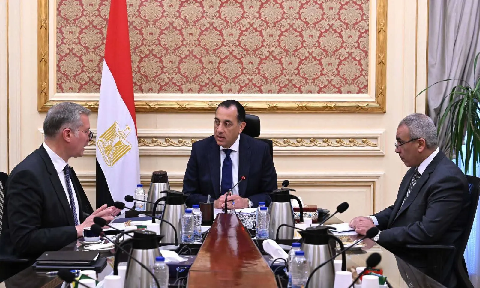 رئيس الوزراء يلتقي وزير البترول والثروة المعدنية لمتابعة عددٍ من ملفات العمل - 1000567588