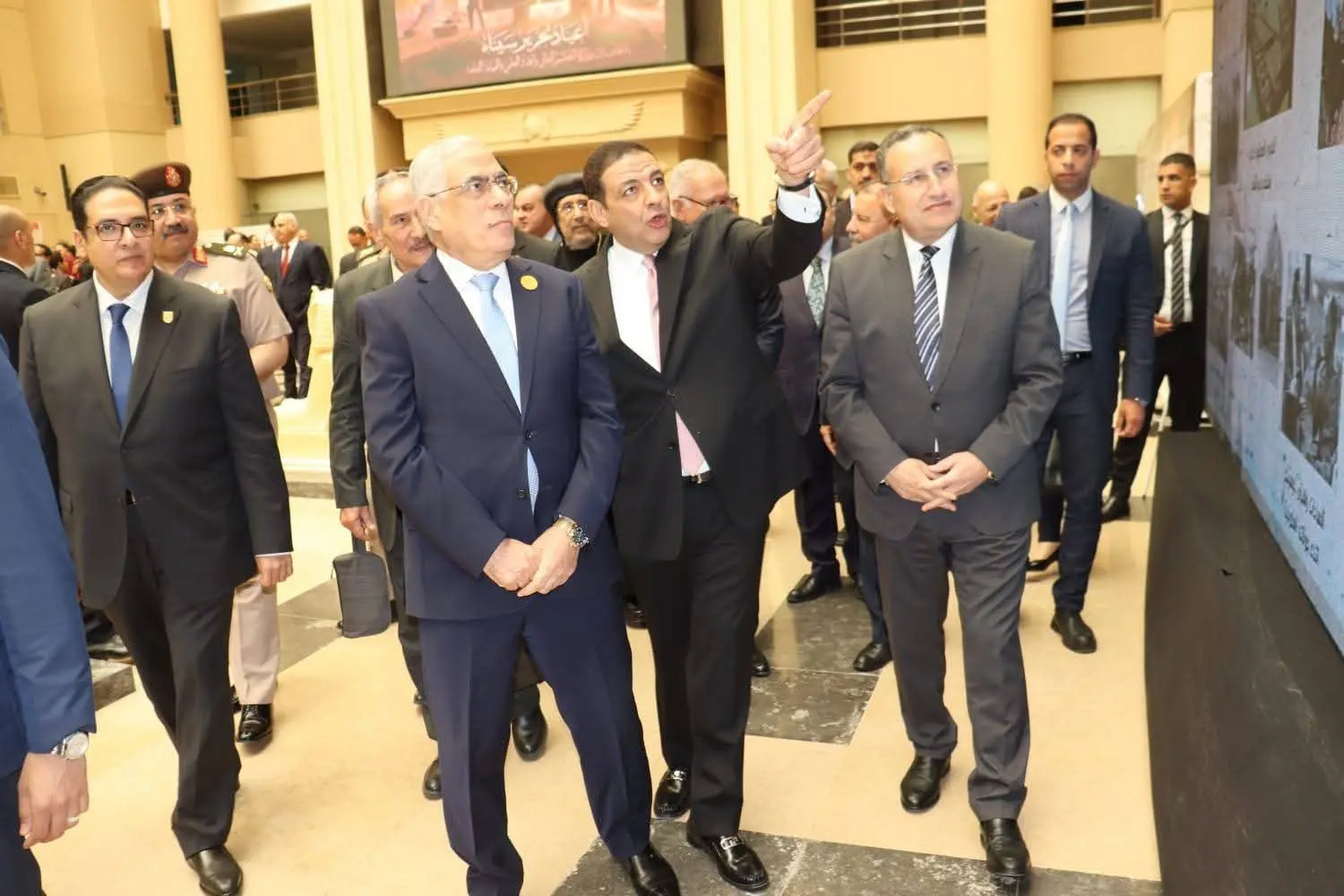 وزير التعليم العالي والنائب العام يشهدان فعاليات إطلاق الصالونات الثقافية بالجامعات المصرية - 1000567599