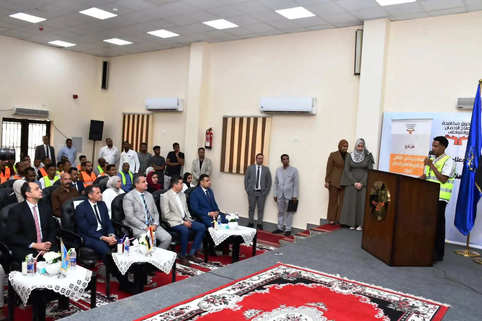 محافظ أسوان يشهد تخريج 100 متعافٍ من الإدمان بمركز «عزيمة» - 1000567678