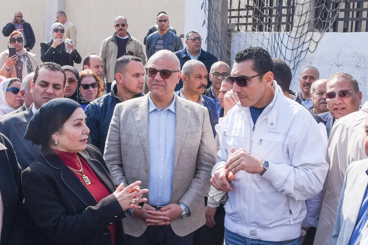 وزير الشباب والرياضة ومحافظ الإسكندرية يقومان بجولة تفقدية بالنادي الأولمبي المصري - 1000567721
