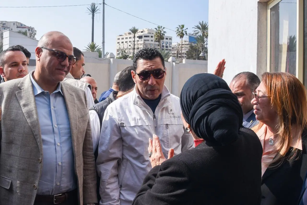 وزير الشباب والرياضة ومحافظ الإسكندرية يقومان بجولة تفقدية بالنادي الأولمبي المصري - 1000567732