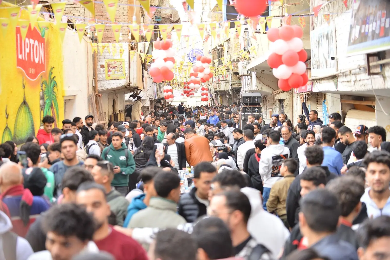 ملحمة "عزبة حمادة".. 15 صورة ترصد إفطار المطرية السنوي في قلب القاهرة - 1000567755
