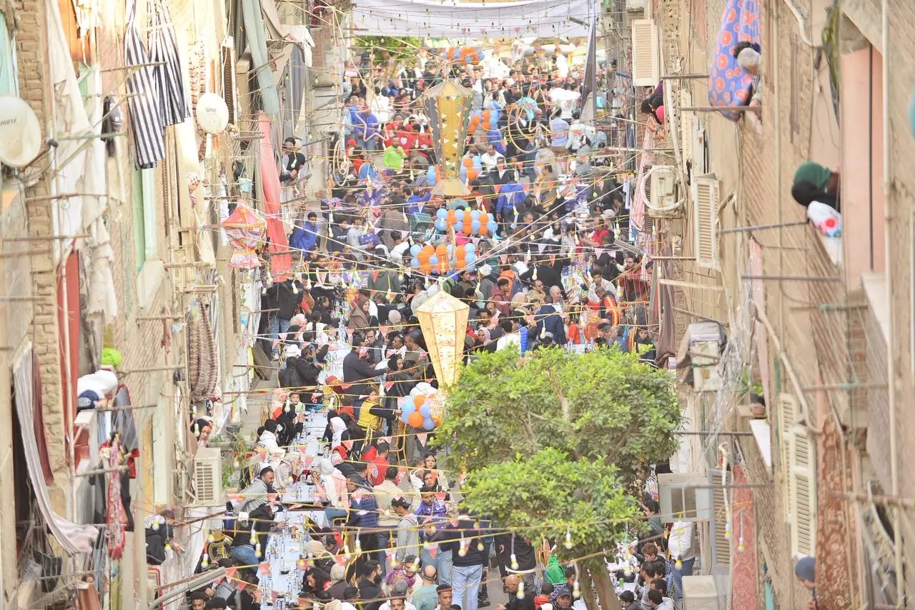 ملحمة "عزبة حمادة".. 15 صورة ترصد إفطار المطرية السنوي في قلب القاهرة - 1000567758