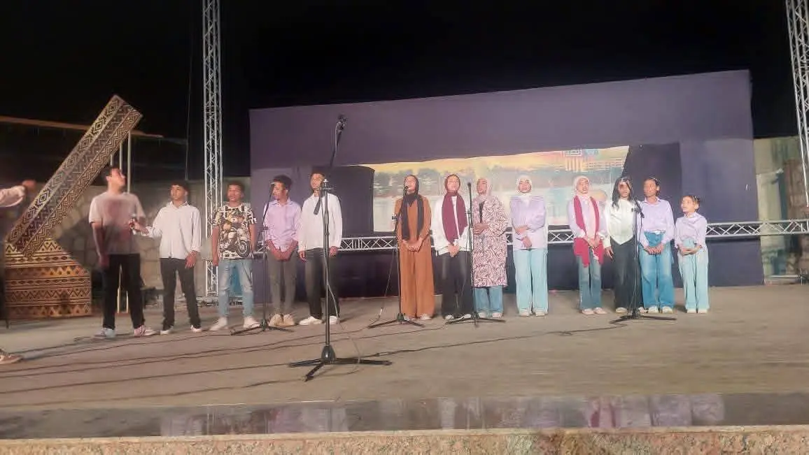 عروض الفنون الشعبية وكورال الأطفال في احتفالية ذكرى تحرير سيناء بأسوان - 1000567785