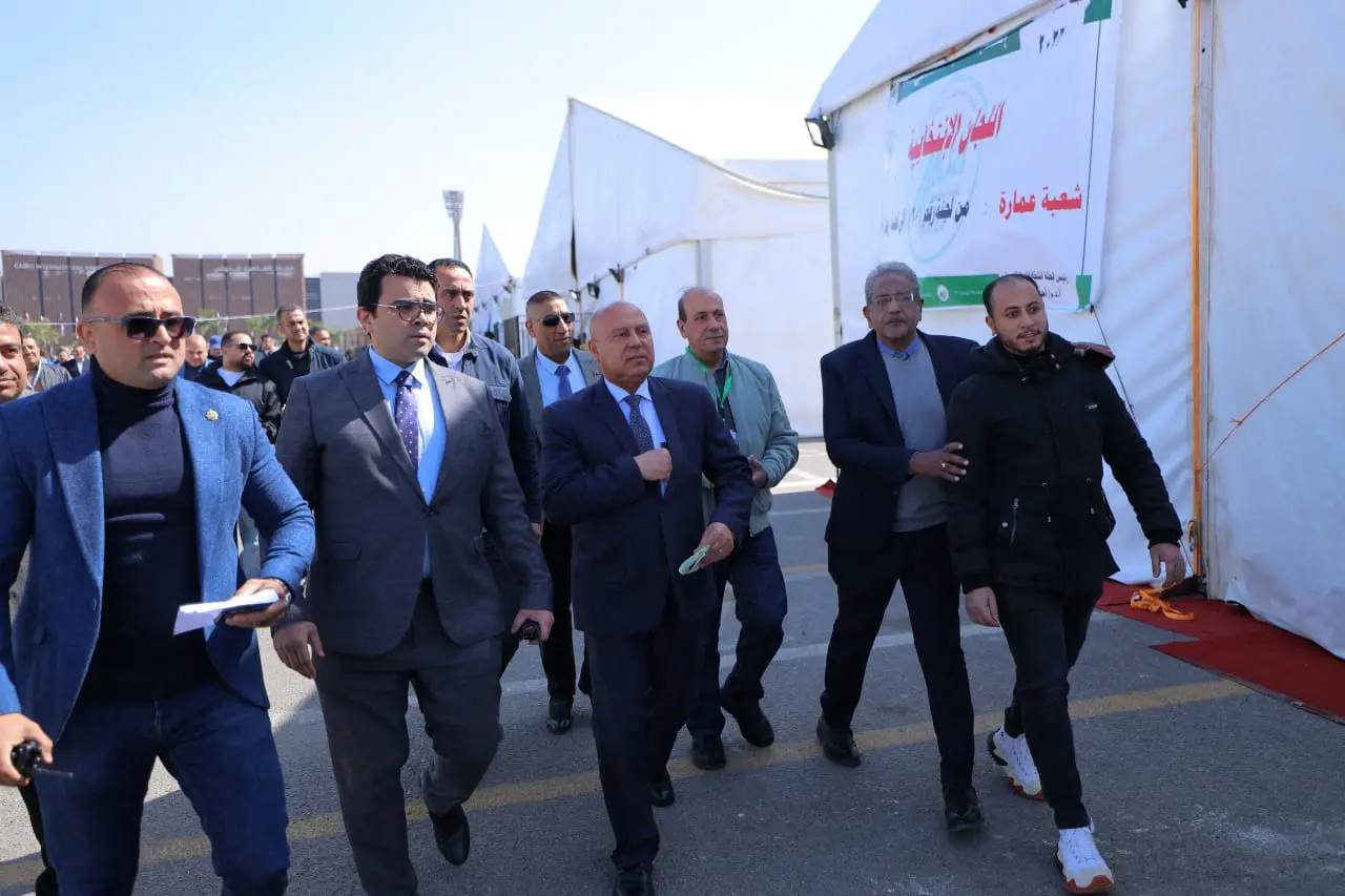 الفريق كامل الوزير يدلي بصوته في انتخابات نقابة المهندسين المصرية 2026 بلجان القاهرة - 1000568533
