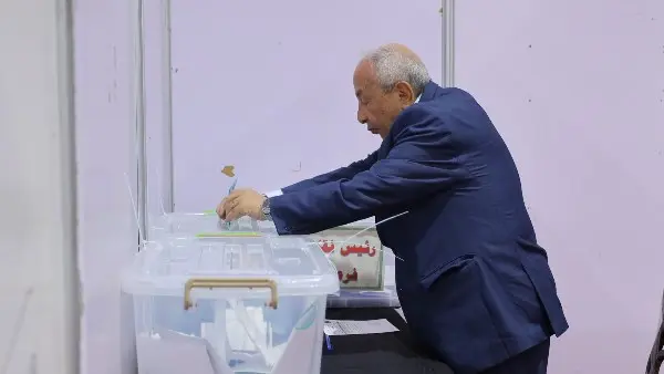 طارق النبراوي يدلي بصوته في انتخابات نقابة المهندسين المصرية - 1000568597