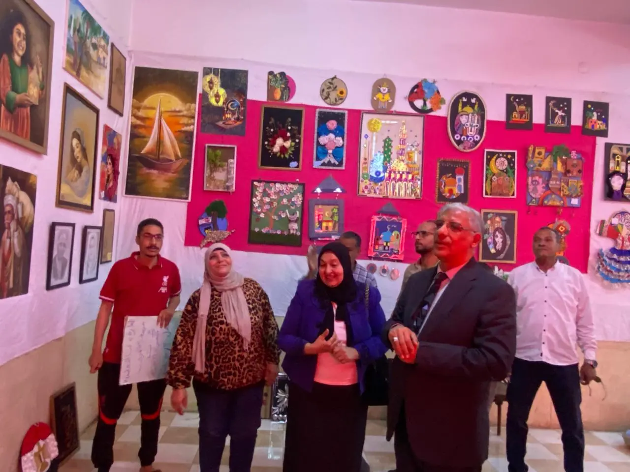 وكيل تعليم قنا يتابع استعدادات المعرض الختامي للأنشطة التربوية - 1000568870