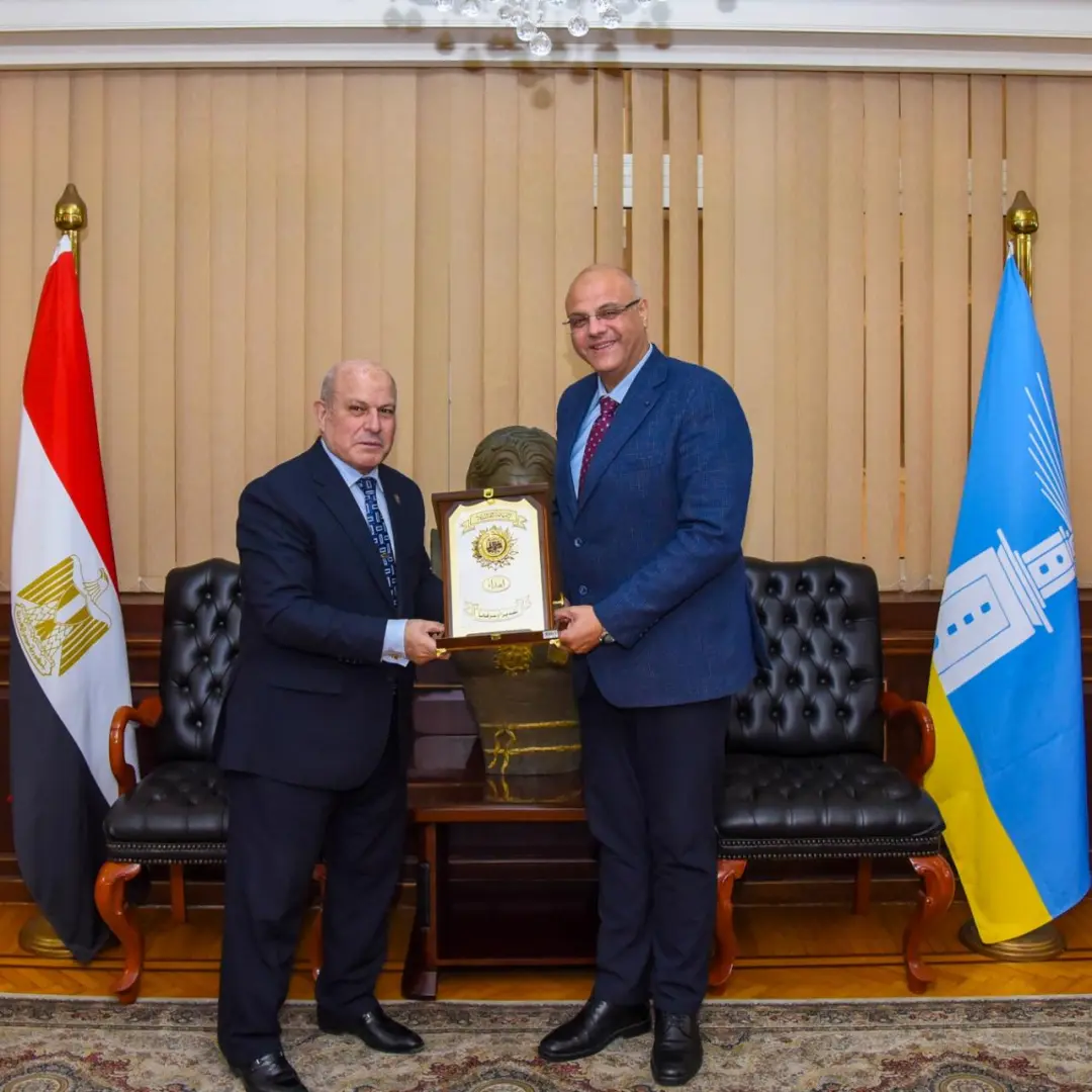 محافظ الإسكندرية يستقبل رئيس هيئة النيابة الإدارية لبحث دعم منظومة العمل الإداري بالمحافظة - 1000568976