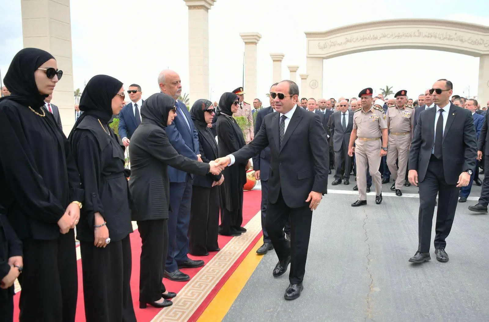 الرئيس السيسي يتقدم مشيعي جنازة اللواء كمال مدبولي والد رئيس الوزراء - 1000569070